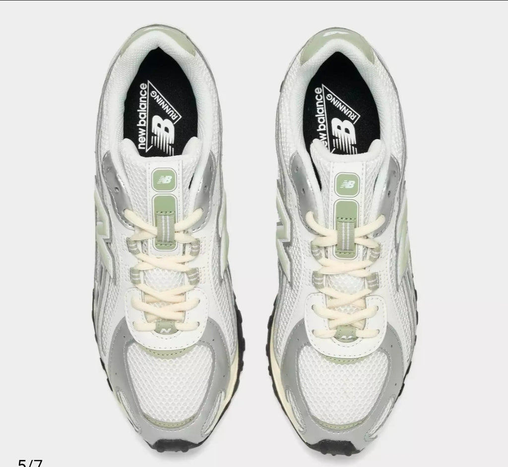Women's New Balance 204L Casual Shoes