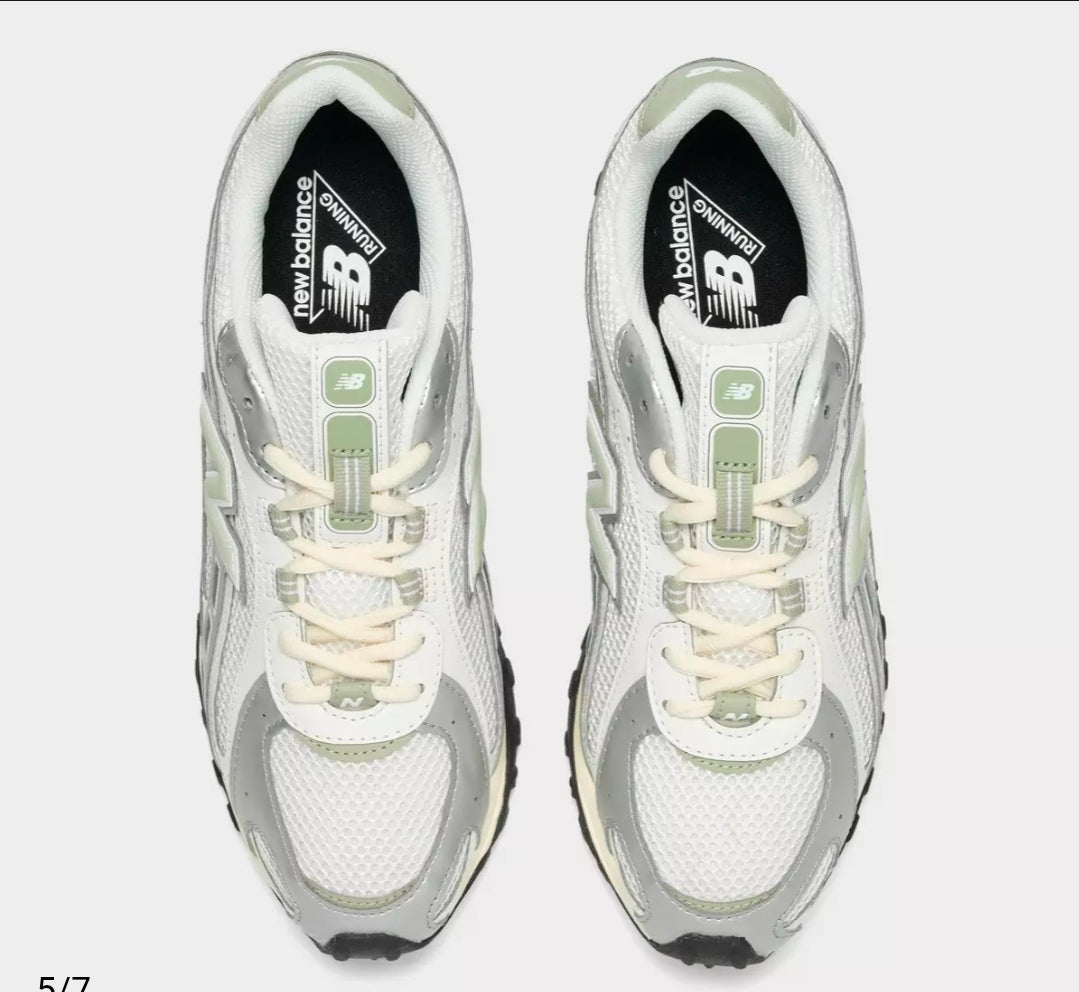 Women's New Balance 204L Casual Shoes